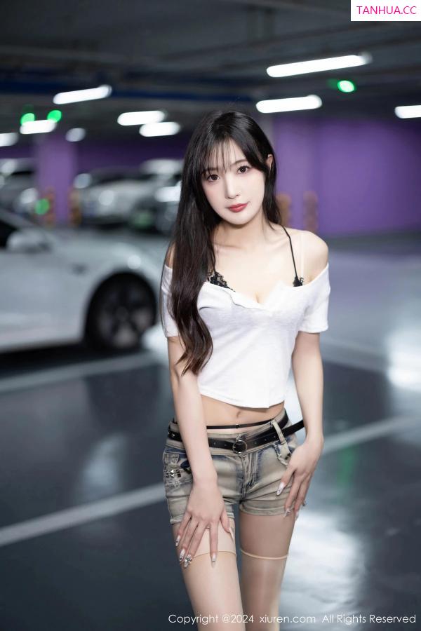 林星阑  [XiuRen]高清写真图 2024.05.08 No.8504 林星阑 停车场美腿第3张图片
